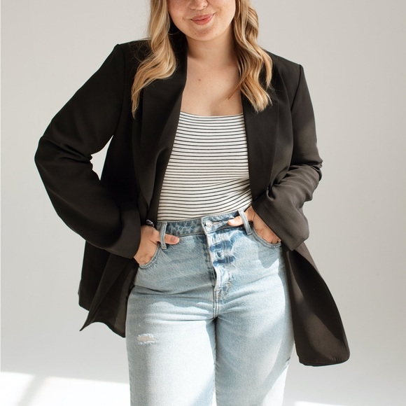 Carly Jean Los Angeles Jackets & Blazers - Carly Jean Black Blazer